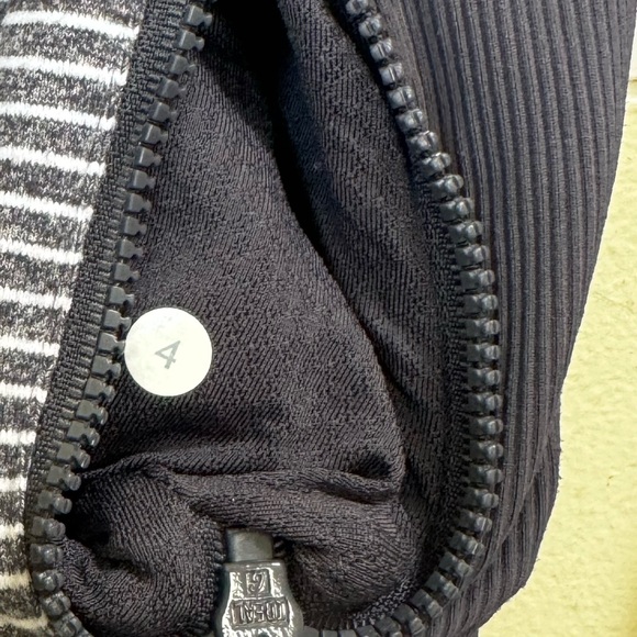 Lululemon Stride Hood Jacket Hoodie Mesh Full Zip Pockets Stretch Thumbholes  4 - Picture 10 of 16